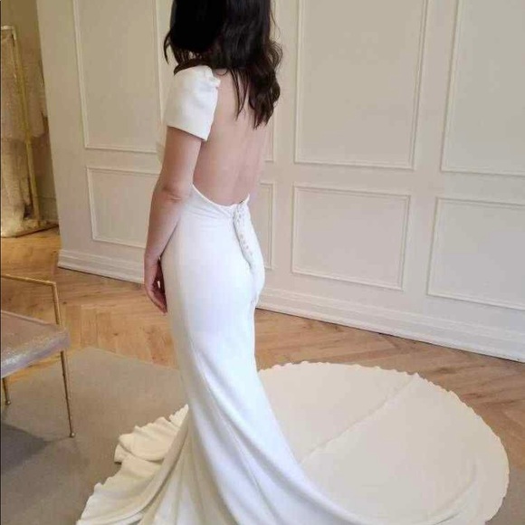 Atellier Pronovias Wedding Dress / Gown - Picture 3 of 7